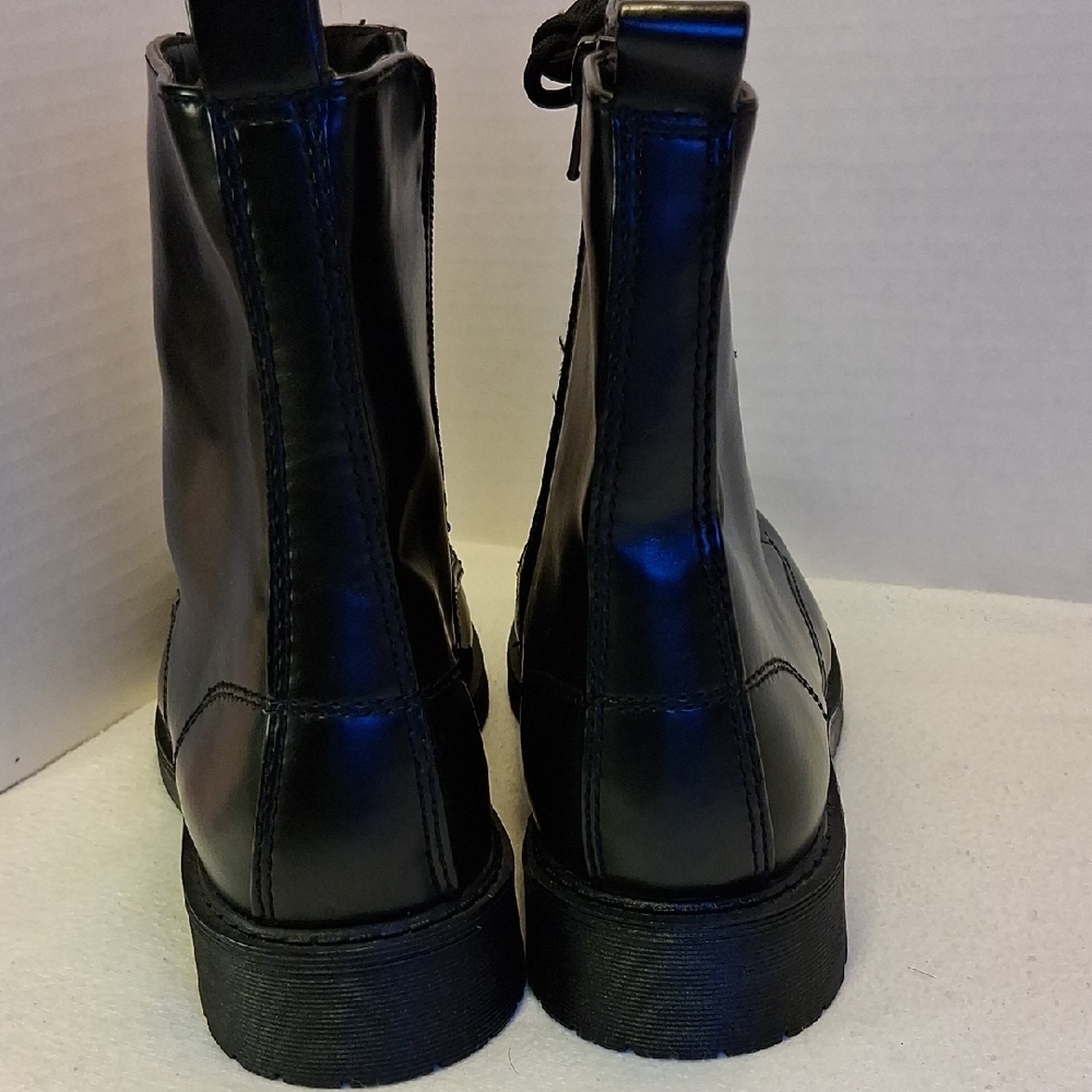 Time and Tru Black Lug Sole Boots Womens - Picture 6 of 10
